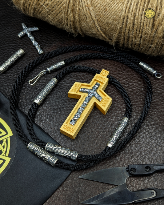 ბზისა და ვერცხლის წმ.ნინოს ჯვარი