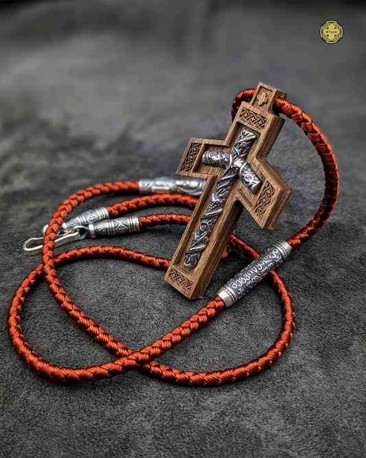 ვერცხლისა და კაკლის წმ.ნინოს ჯვარი